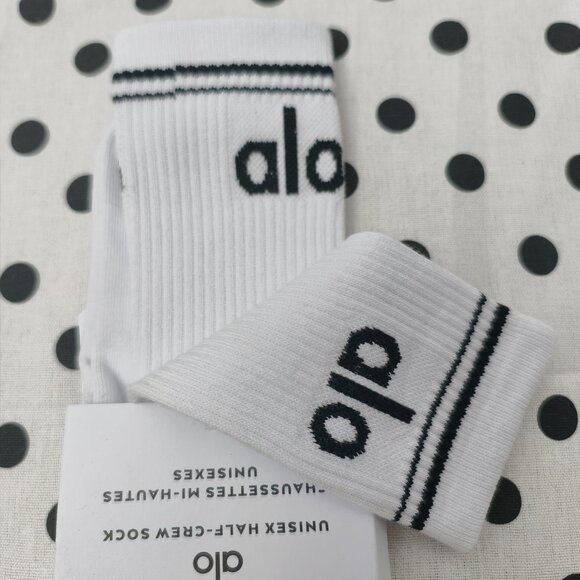 NWT ALO Yoga Throwback Sock - 2 Pairs - Picture 3 of 4